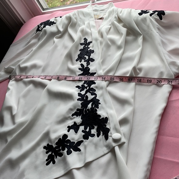 Victoria Secret Vintage Gold Label Wrap Blouse Black Applique - Picture 11 of 12
